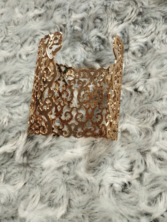 Bracelet manchette dorée - photo numéro 2