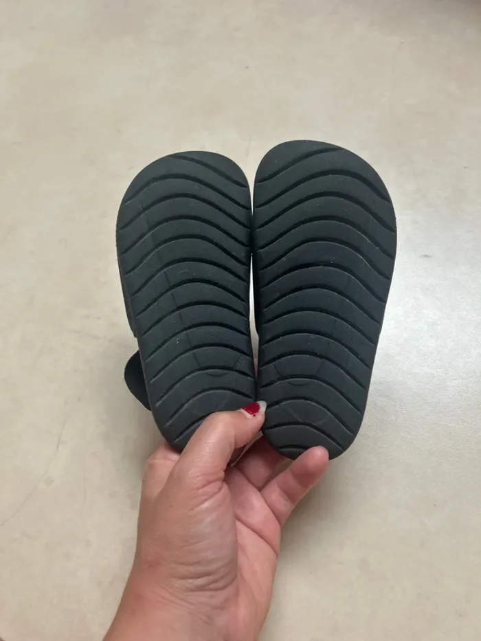 Claquette Nike taille 27 - photo numéro 3