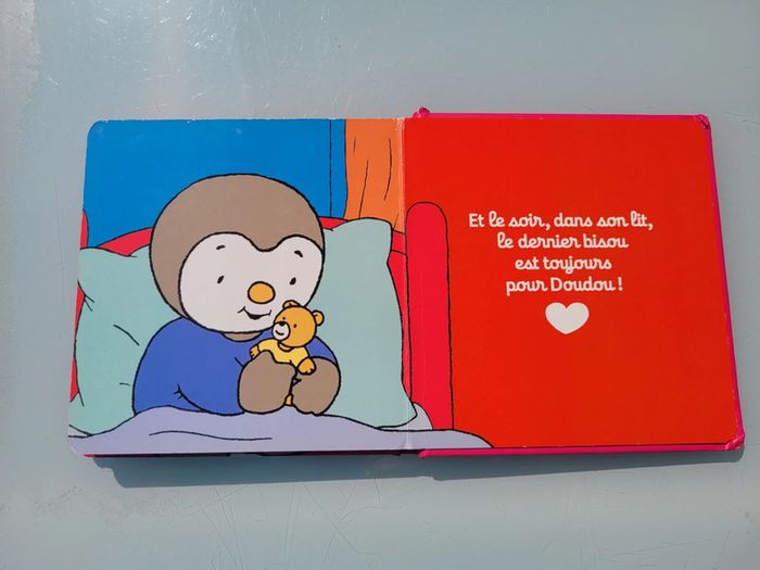 🩷 T'choupi aime les bisous 😘 petit livre couverture mousse - photo numéro 6