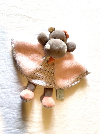 Petit Rhinocéros Gris Doudou Robe Demi Ronde Rose Animal Faune Peluche Petits Enfants Bébés