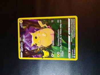 Carte Pokemon - Pikachu 005/025 Holo Célébrations 25ans, épée et bouclier fr