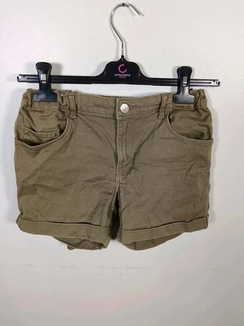 C19 short kaki Only 14 ans