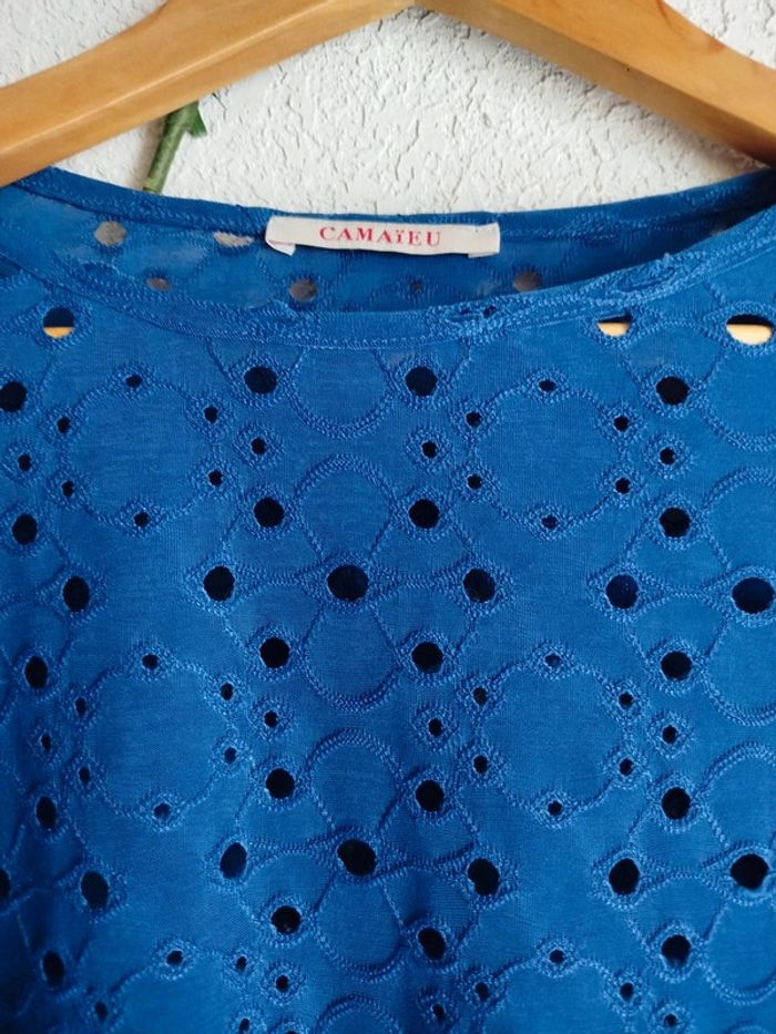 T-shirt top manches courtes à volants satiné ajouré bleu électrique M 38 Camaïeu - photo numéro 2