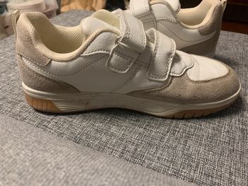 Tennis basket scratch blanche/ marron clair Primark taille 35 comme neuve