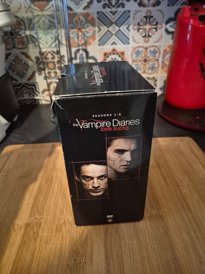 Collection intégrale de la série Vampire Diaries en DVD - photo numéro 4