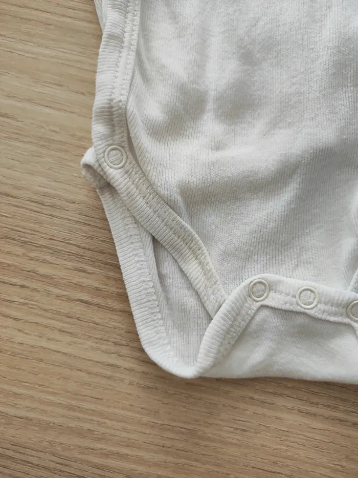 Lot 8 bodys 1 mois satisfaisant - photo numéro 6