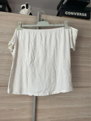 T-shirt épaules dénudées