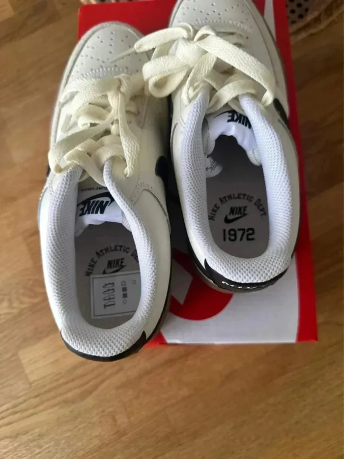 Nike Blanche crème Vintage taille 37,5 - photo numéro 6