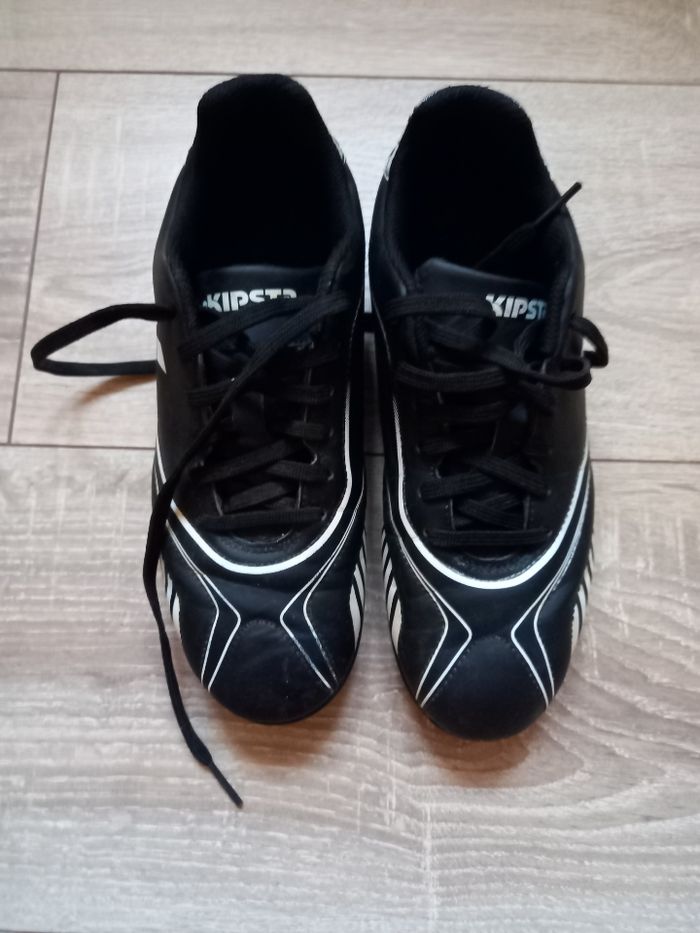 Chaussures de foot noires marque Kipsta taille 36 - photo numéro 2