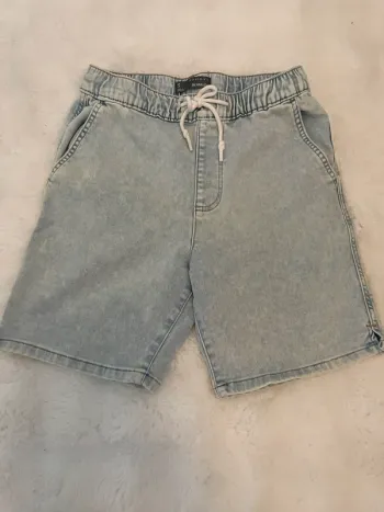 Bermuda style délavé bleu clair taille s