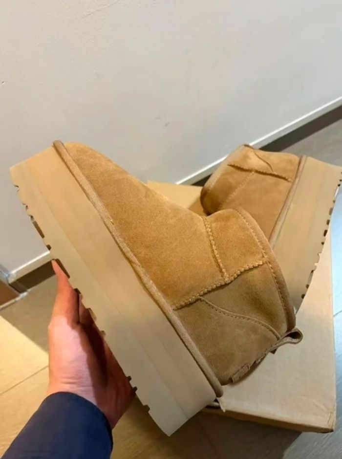 Bottes de neige UGG à talons hauts, pointure 37 - photo numéro 4