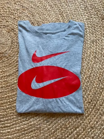 T-shirt Nike Gris Logos Swoosh Rouges Taille L Streetwear