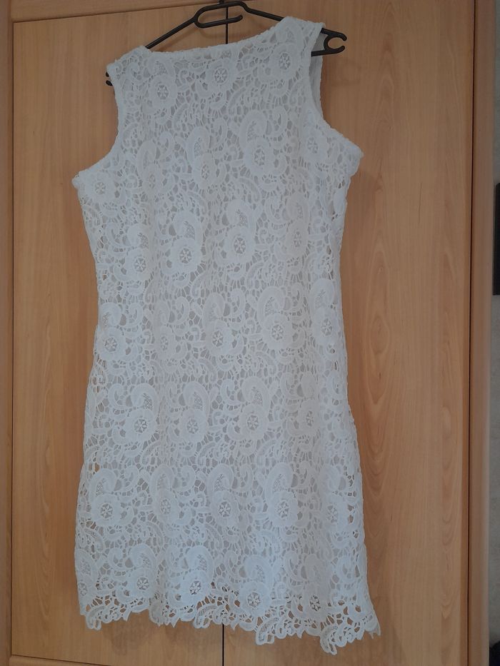 Robe à dentelle Blanc du Nil taille 5 (42/44)état neuve - photo numéro 2