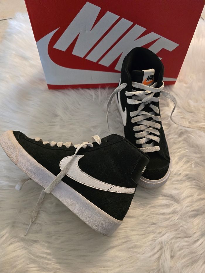 🥰🤩SUPERBES Baskets mixtes NIKE blazer mid, pointure 35.5  (mises 2 fois)🤩😍 - photo numéro 3