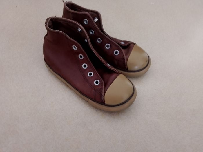 Vends baskets montantes  marrons Converse Taille 25 TBE - photo numéro 4