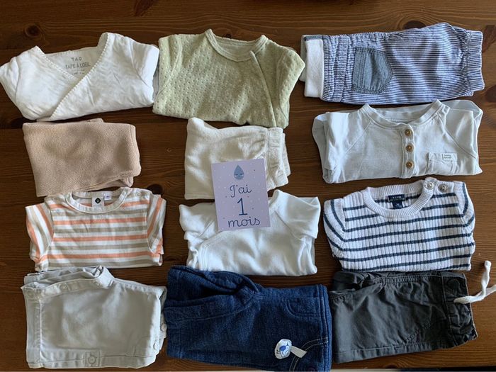 Lot vêtement bébé 1 mois