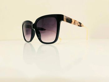 Lunette de soleil femme noire dégradés bras léopard UV protection catégorie 3