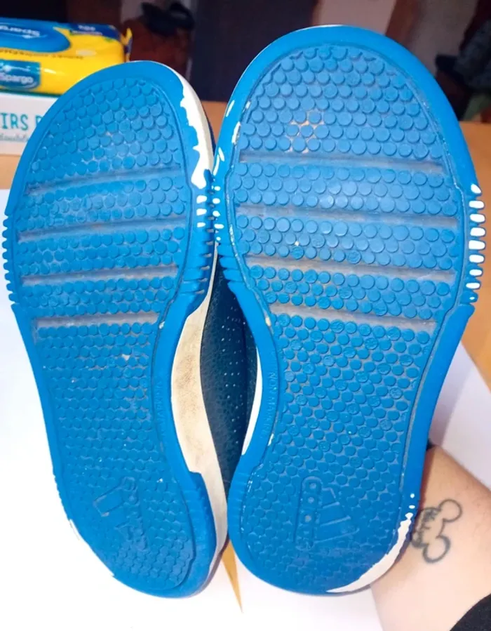 Baskets/chaussures adidas à scratch garçon taille 31 - photo numéro 3