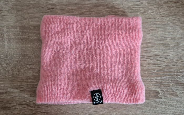 Tour de cou/ cache cou chaud rose.