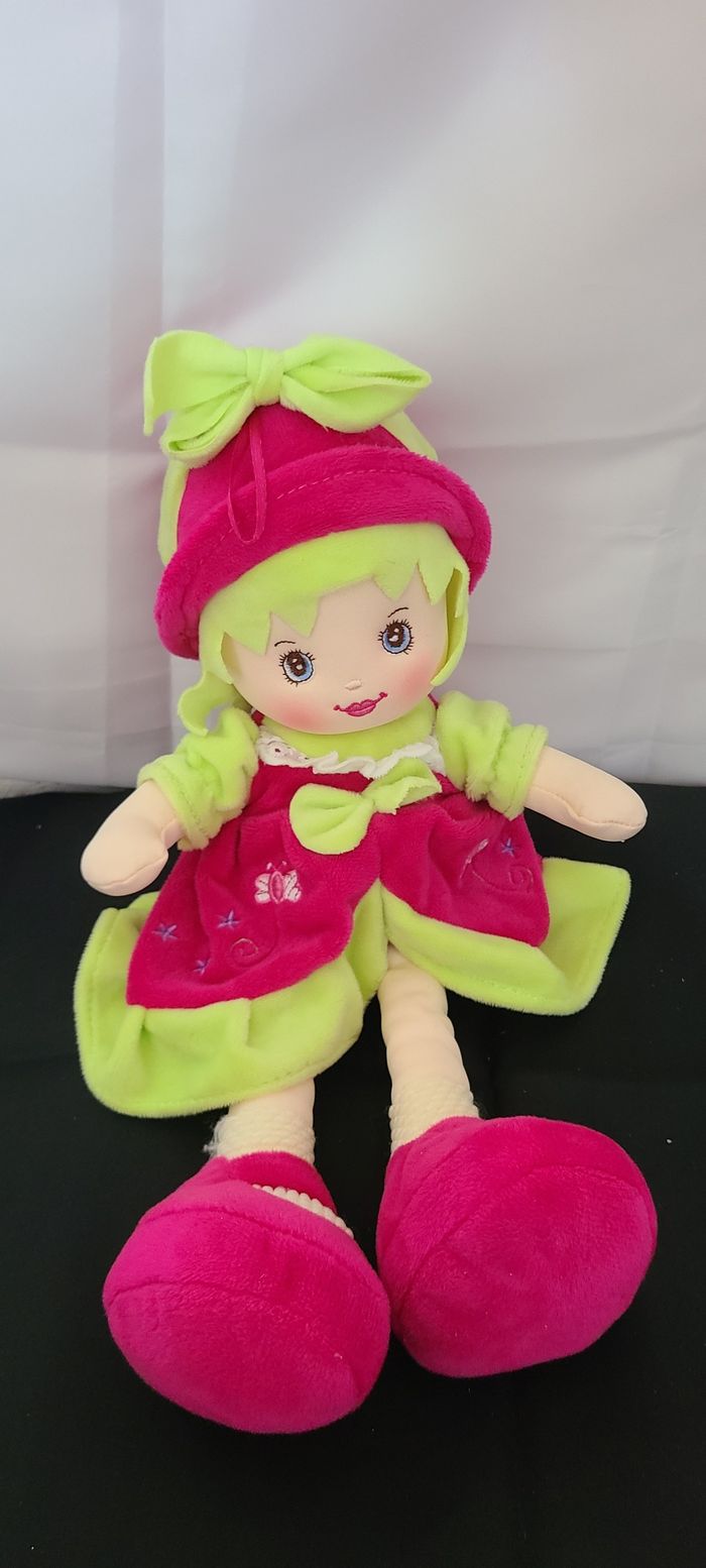 Doudou poupée rose fuschia vert Alice 30 cm Aguila de Oro Toys