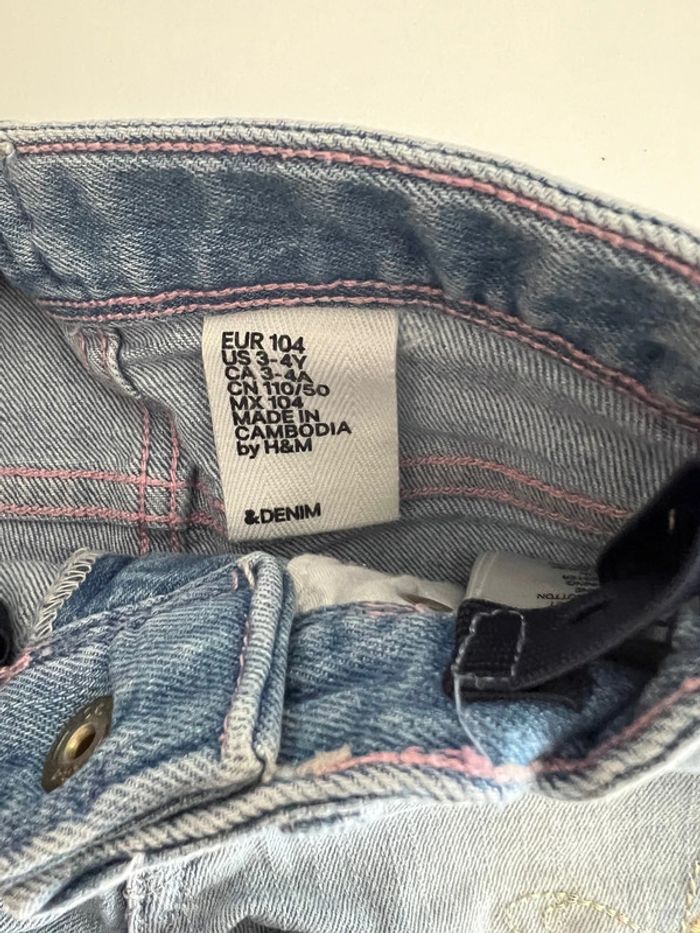 Short en jeans H&M taille 104 - photo numéro 2