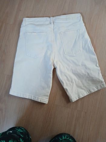 Pantalon corto vaquero color beig