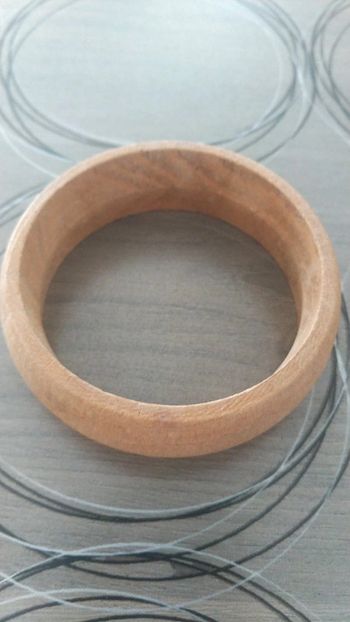 Bracelet en bois neuf