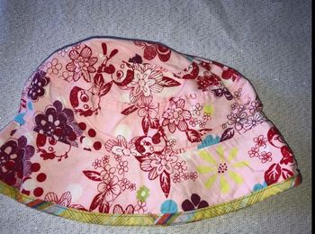 Chapeau  bob Confetti  comme  neuf