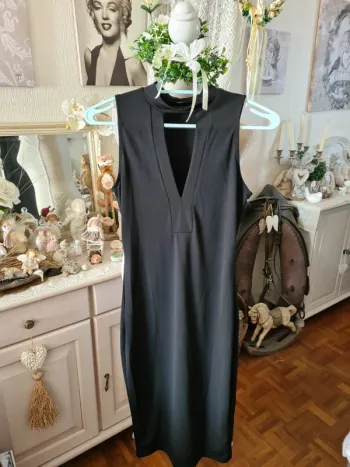Robe noire moulante decoltée en V Shein Taille M
