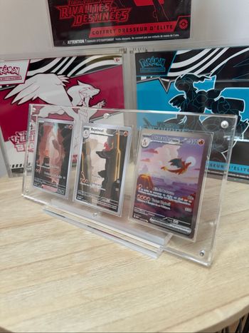 Présentoir acrylique 3 cartes Pokémon – aimanté – support inclus