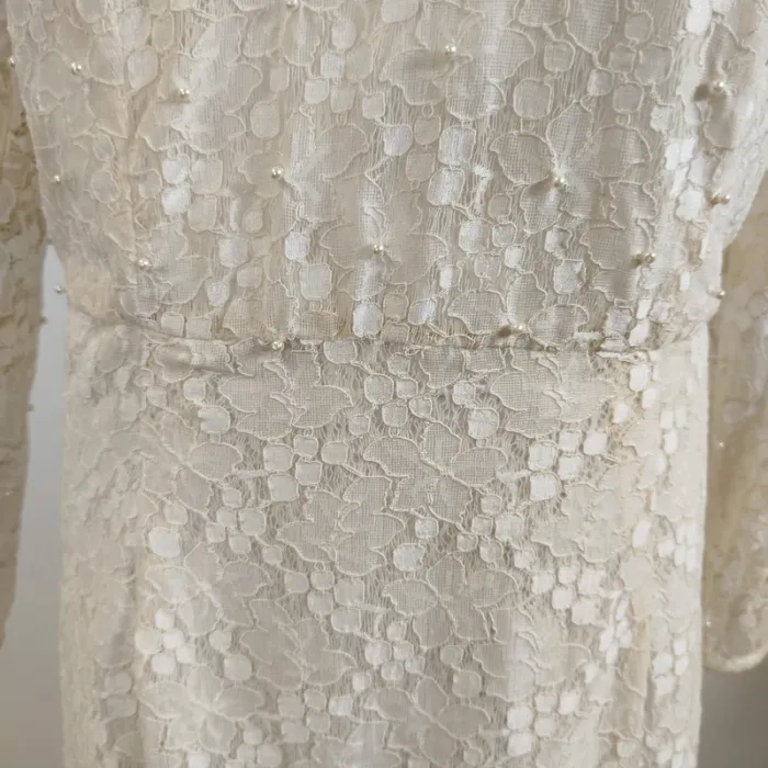 Robe longue écrue en dentelle perles – manches longues, dos V A903 - photo numéro 6