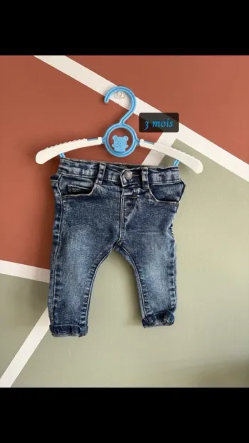 • Jeans.