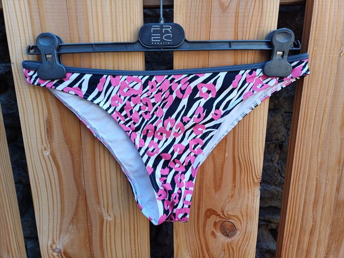 Magnifique bikini zèbré et fleuri rose Calvin Klein - photo numéro 5