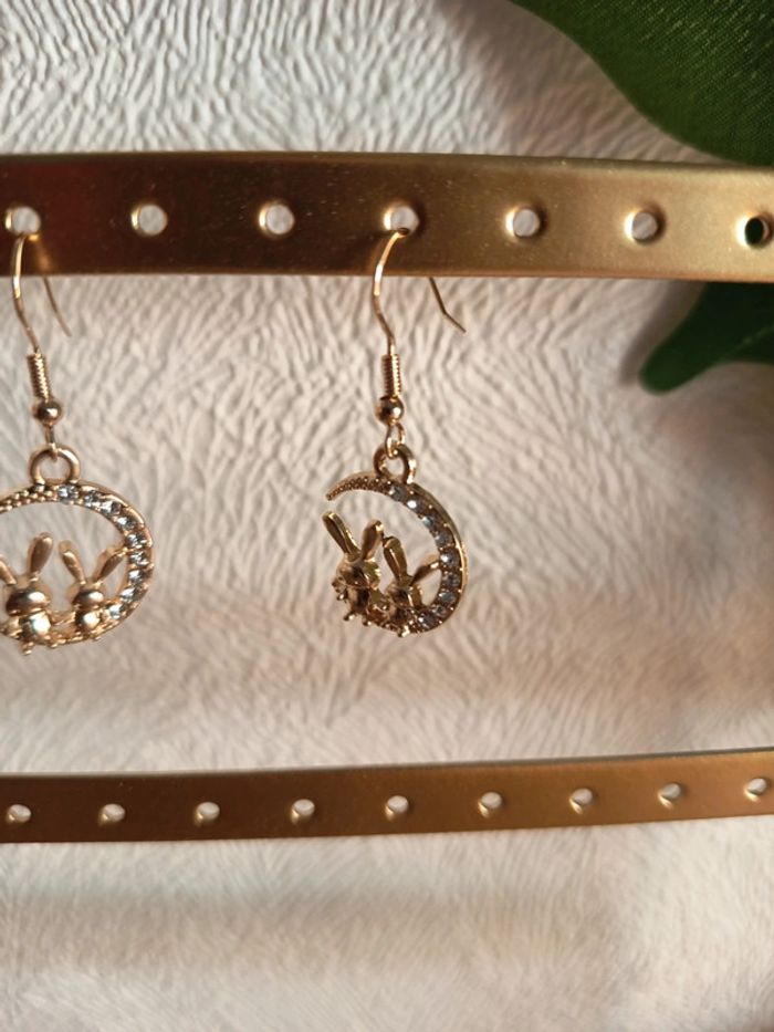 Boucles d’oreilles pendantes – Lune & lapins dorés - photo numéro 3