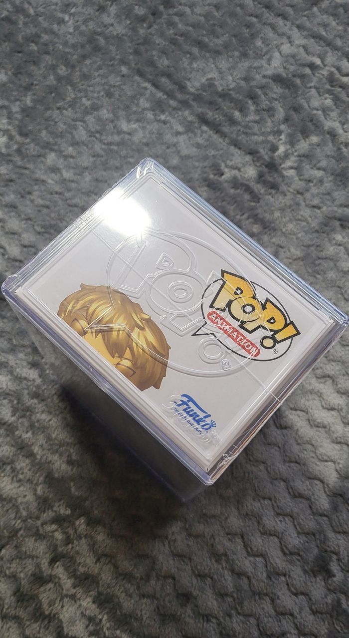Figurine POP Sung Jinwoo Gold (Solo Leveling) Édition spéciale avec un boîte de protection
- photo numéro 3