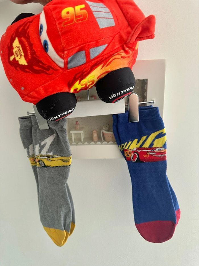 Peluche voiture Cars avec chaussettes cars
