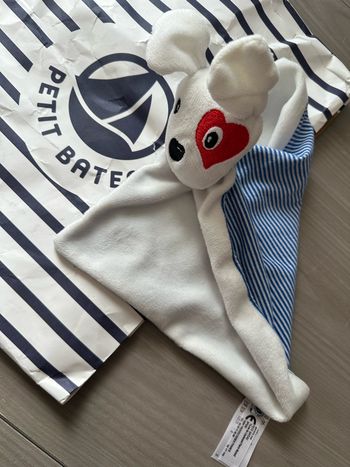 Doudou chien coeur petit Bateau