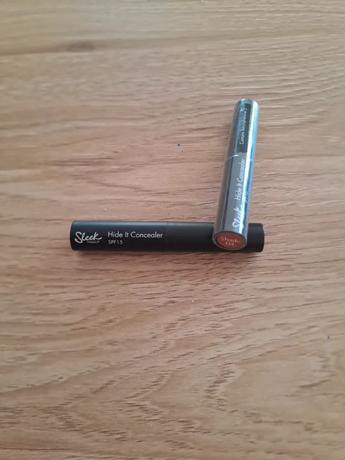 Lot 2 concealer sleek