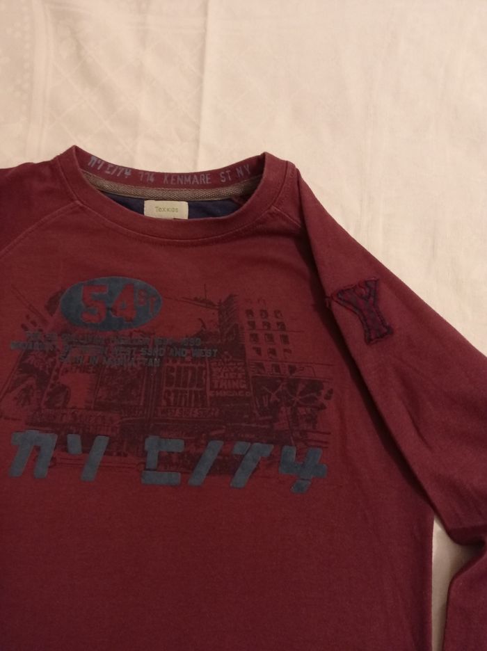 Marque .tex kids. Pull manches longues couleur bordeaux col rond taille 7 ans voir photos - photo numéro 2