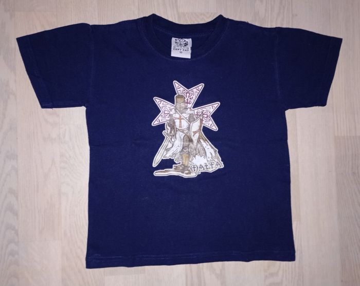 Tee-shirt bleu marine motif chevalier de Malte Copy Cat 
T. 10 ans