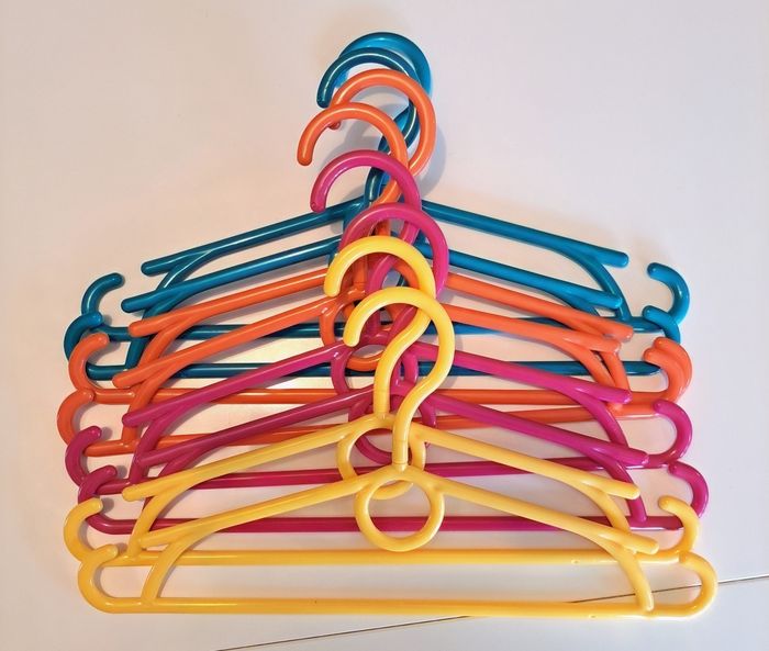 Lot de 8 cintres enfants TBE - photo numéro 2