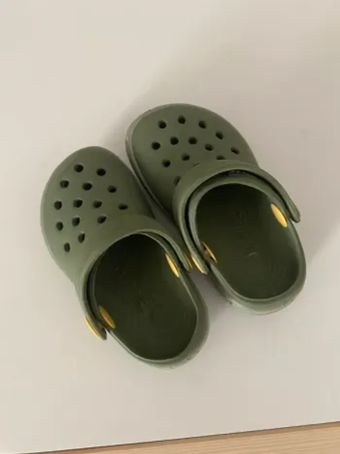 crocs blackfox