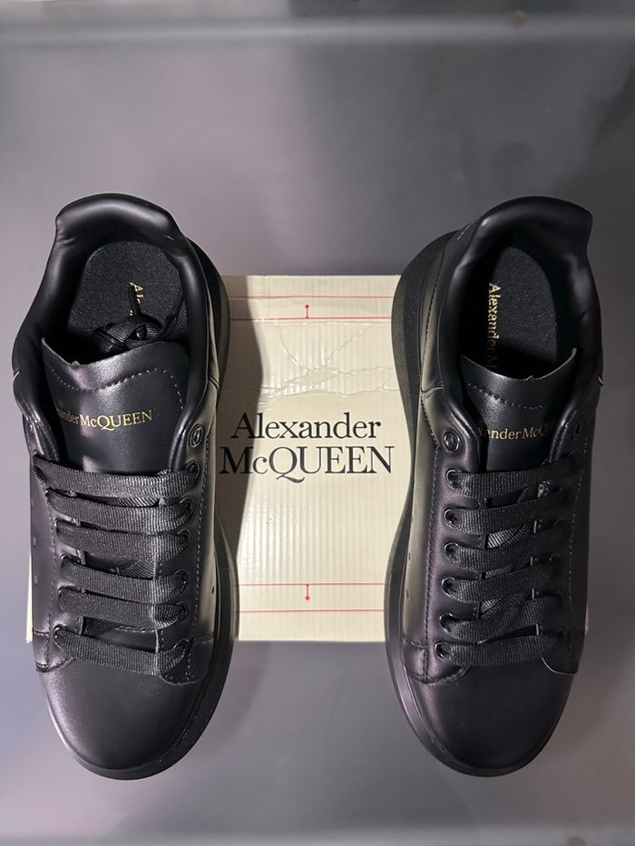 Sneakers Alexander McQueen noires – taille 43, boîte abîmée - photo numéro 2
