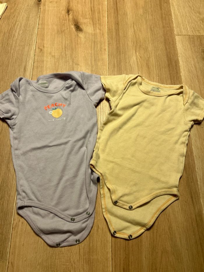 2 bodies 18 m manches courtes