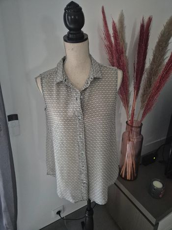 Joli chemisier sans manches taille 38