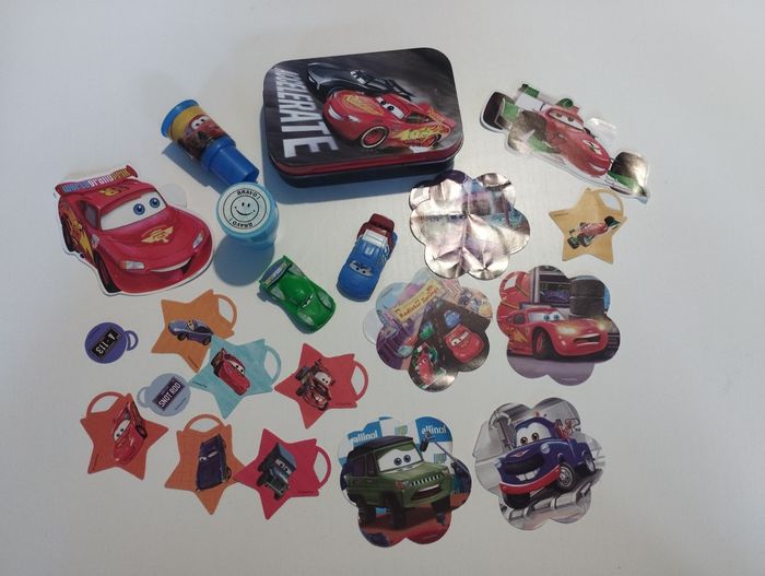 Peti boite cars avec stickers et accessoires - photo numéro 3