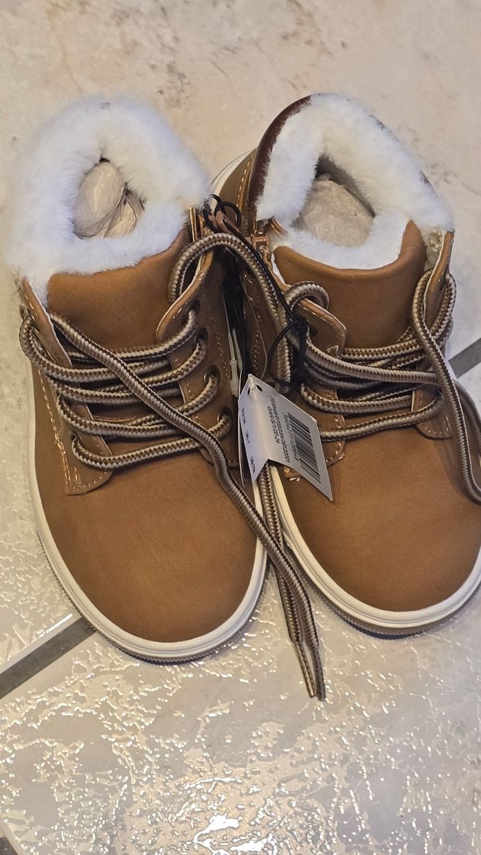 NEUVES (non portées) 🏷😍🤩superbes bottines fourrées garçon pointure 24🤎🤎💙💙 - photo numéro 6