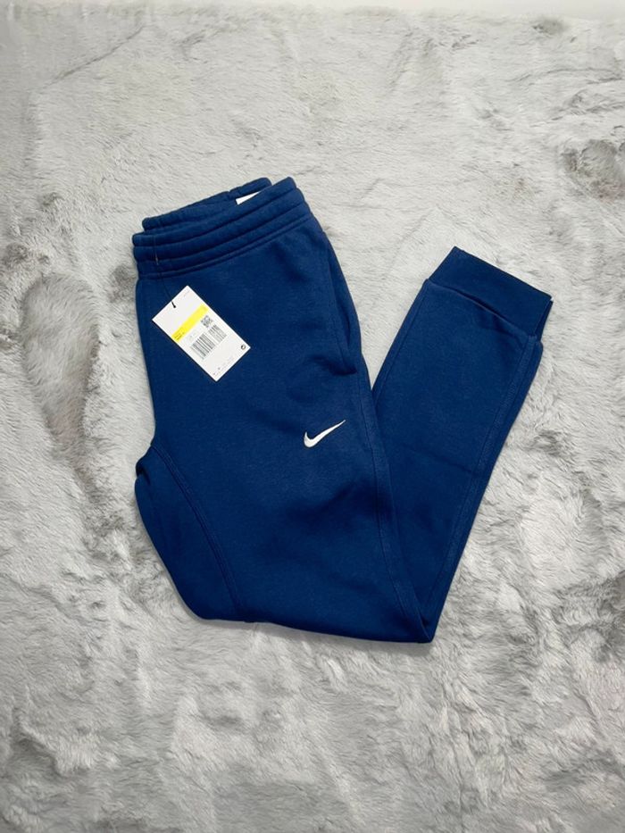 Jogging Nike bleu logo brodé blanc - Taille S