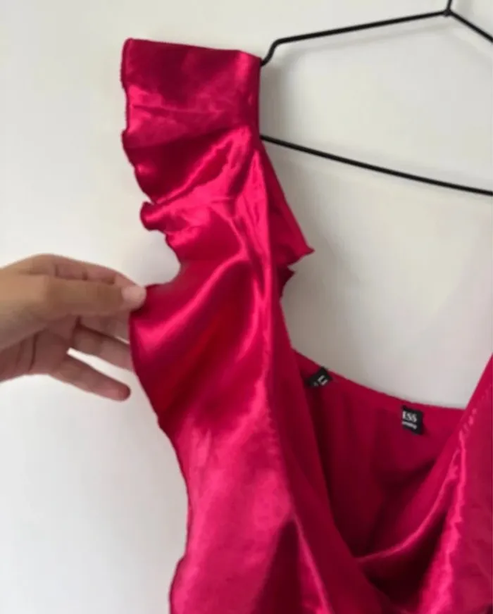 👗 🌻Little Mistress - Taille L- Robe - bordeaux portefeuille à volants - neuf sans étiquette - photo numéro 3