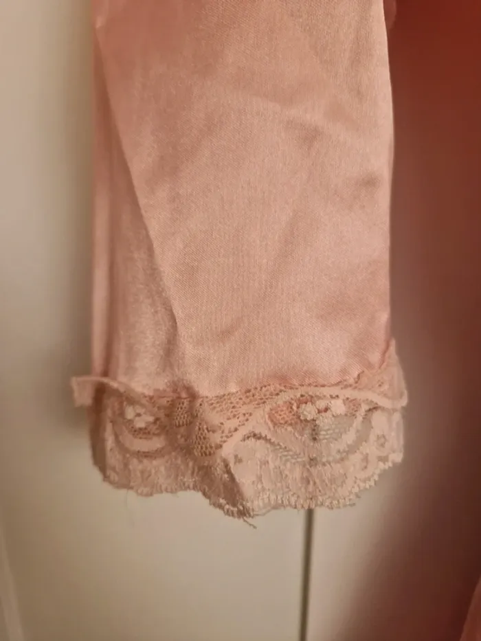 Déshabillé satiné rose, Taille 2 - photo numéro 2